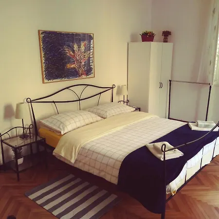 Lovre Apartment *