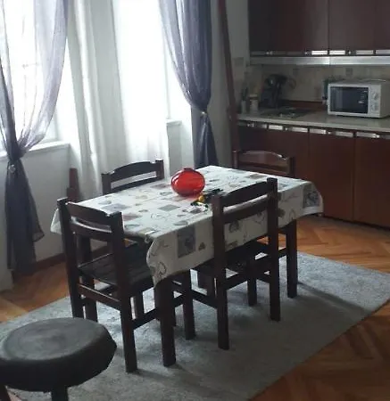 Lovre Apartment